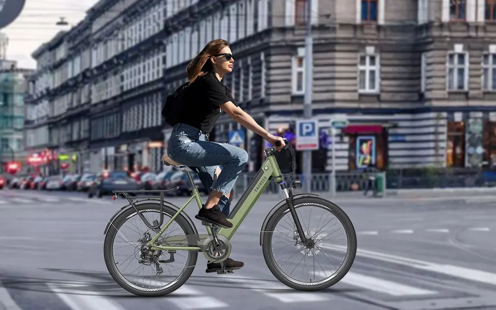 Bicicleta eléctrica Fafrees F26 Pro verde con ruedas 26 y cuadro aluminio