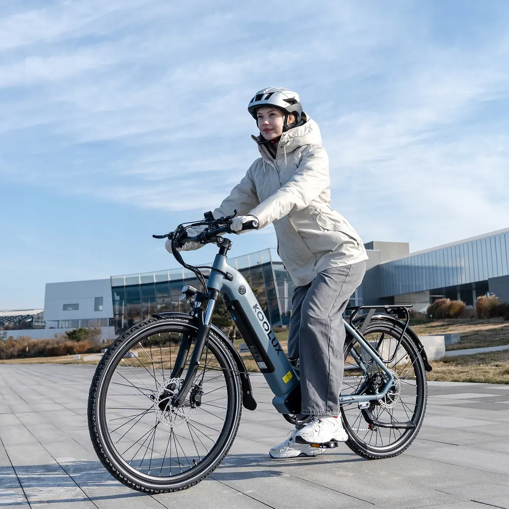 Modelo KOOLUX X2 48V 15Ah con velocidad máxima de 35 km/h